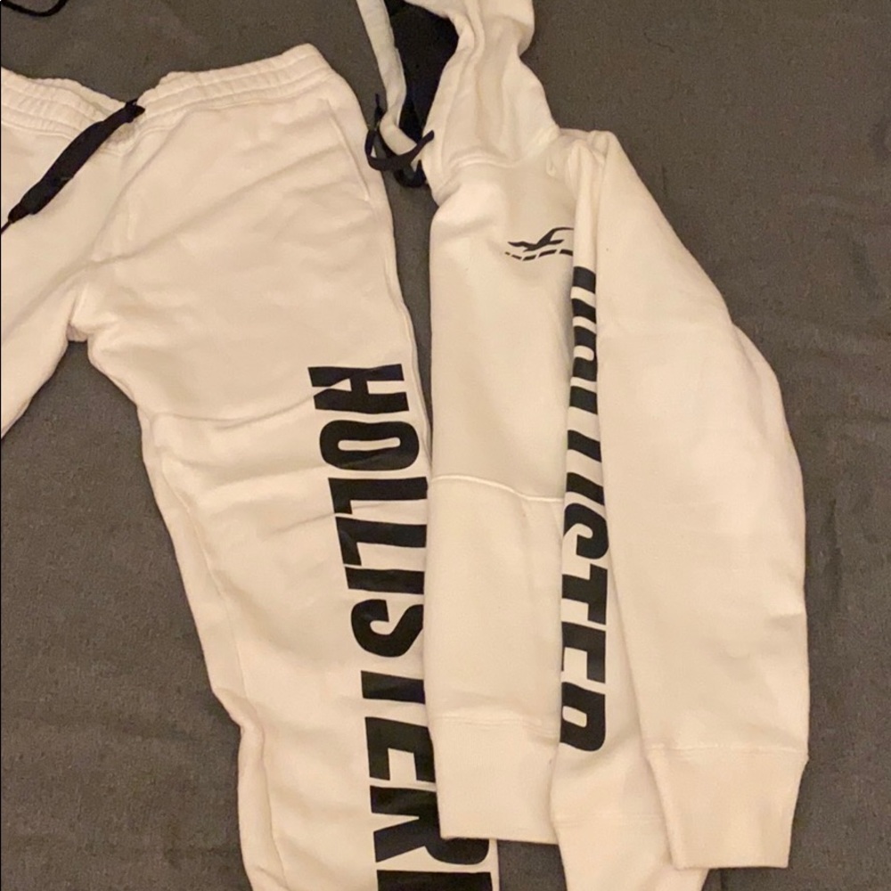Hollister Sweater and Joggers Sise Lrg